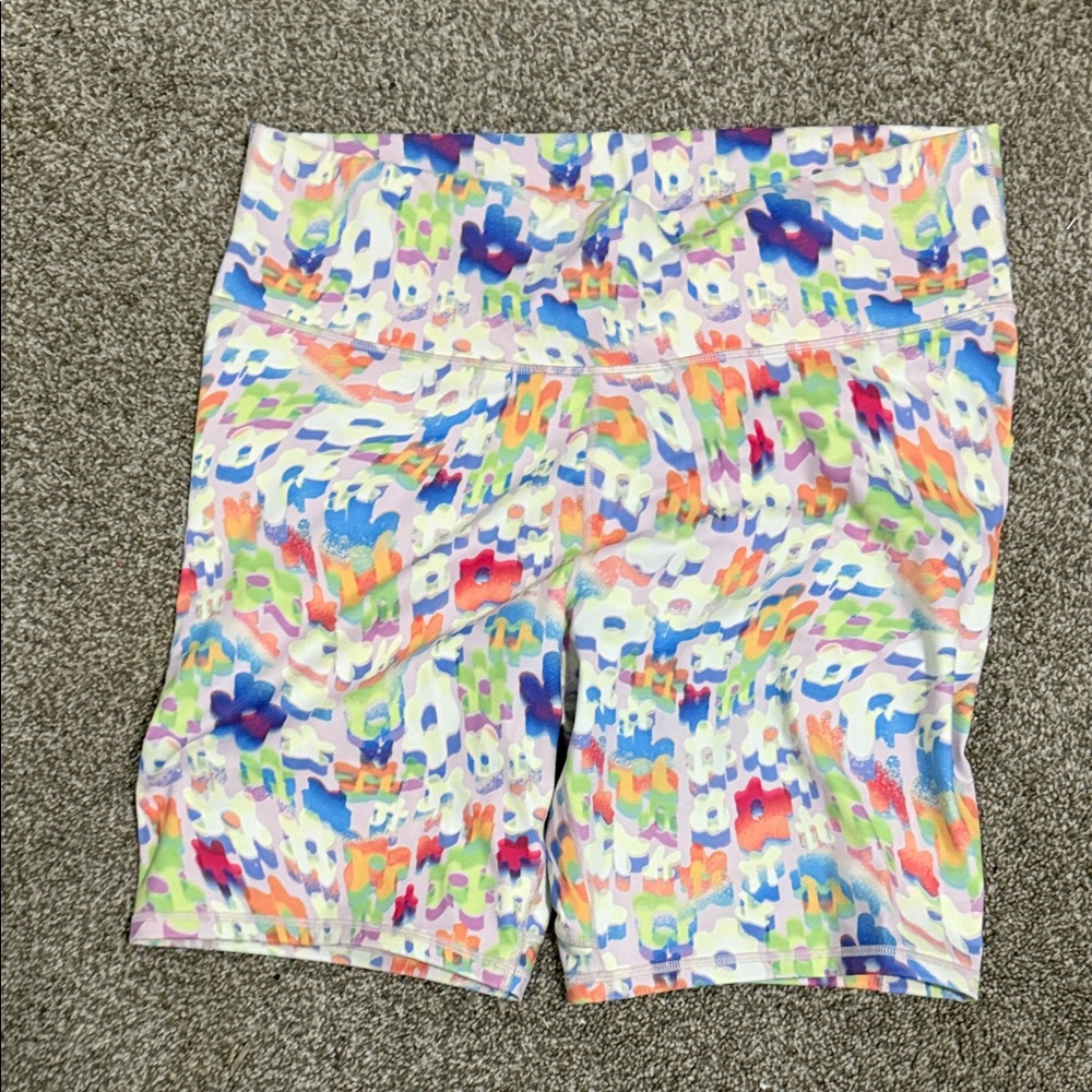 Fabletics Colorful Abstract Sports Set - Picture 3 of 5